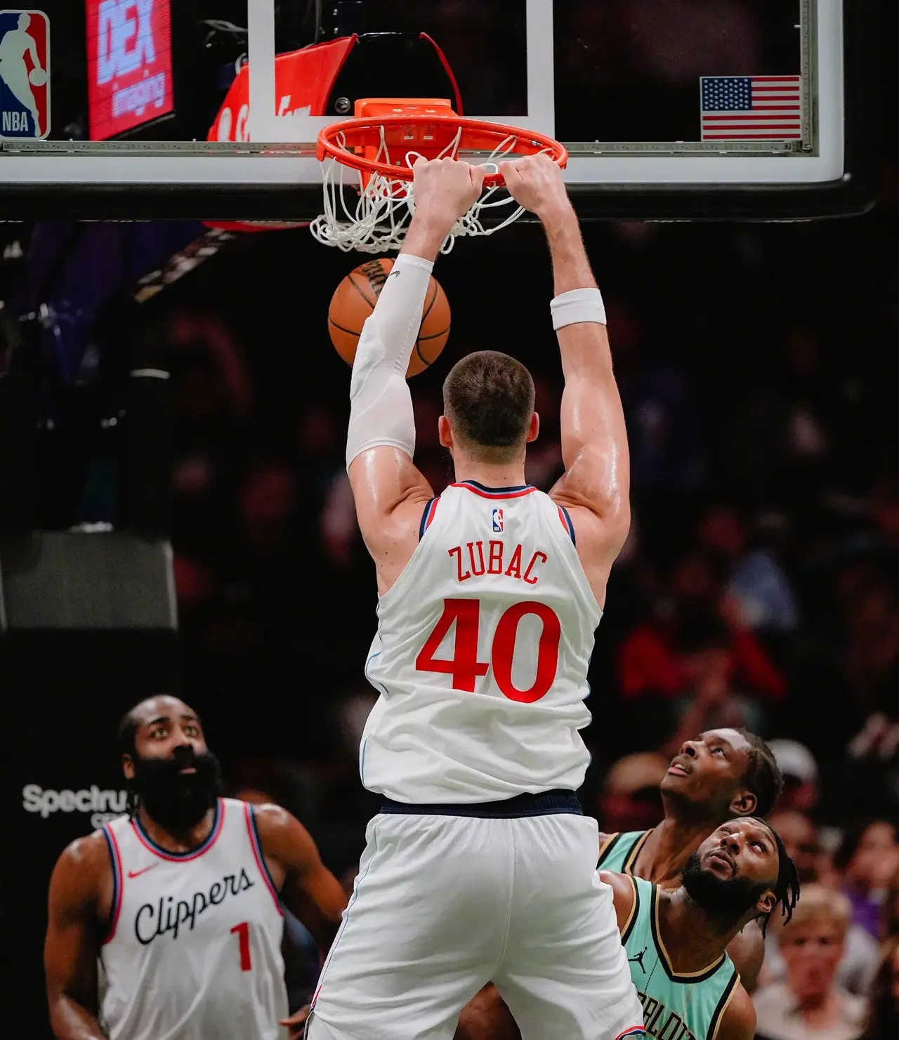 乐鱼体育app-快船惨败黄蜂，湖人胜劳动者的简单介绍