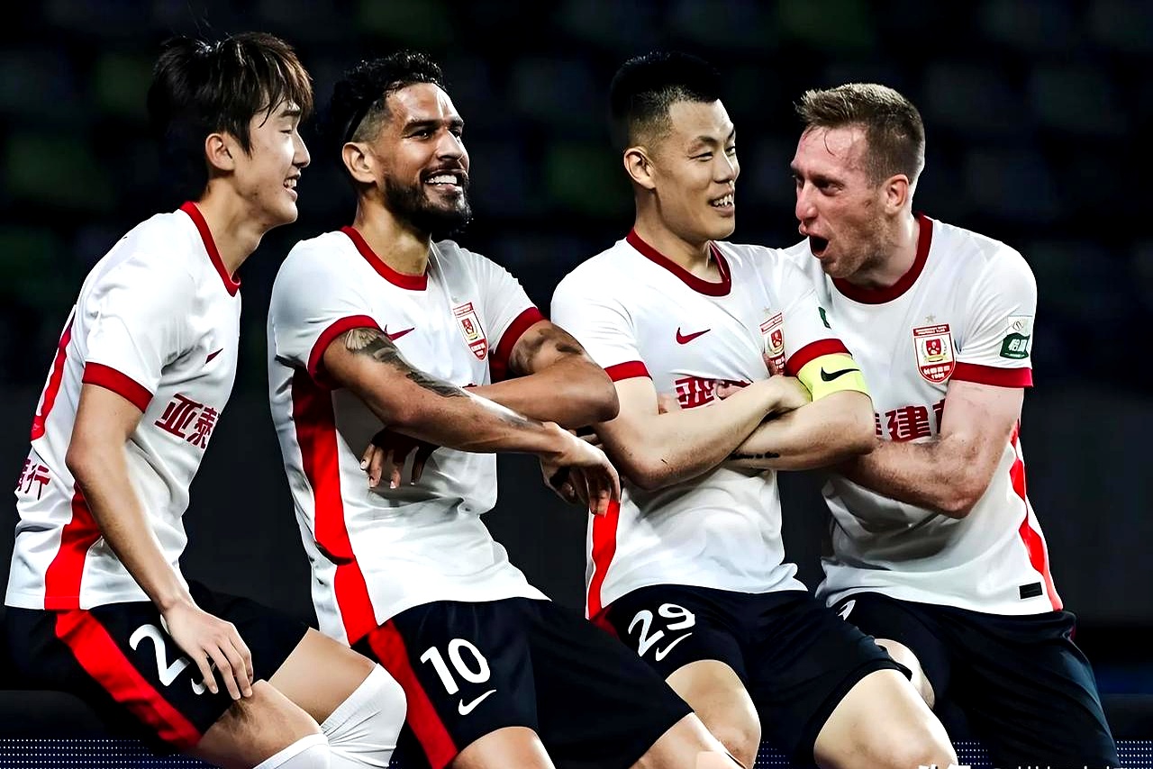 包含亚眠足球俱乐部在比赛中展现出强大的实力的词条