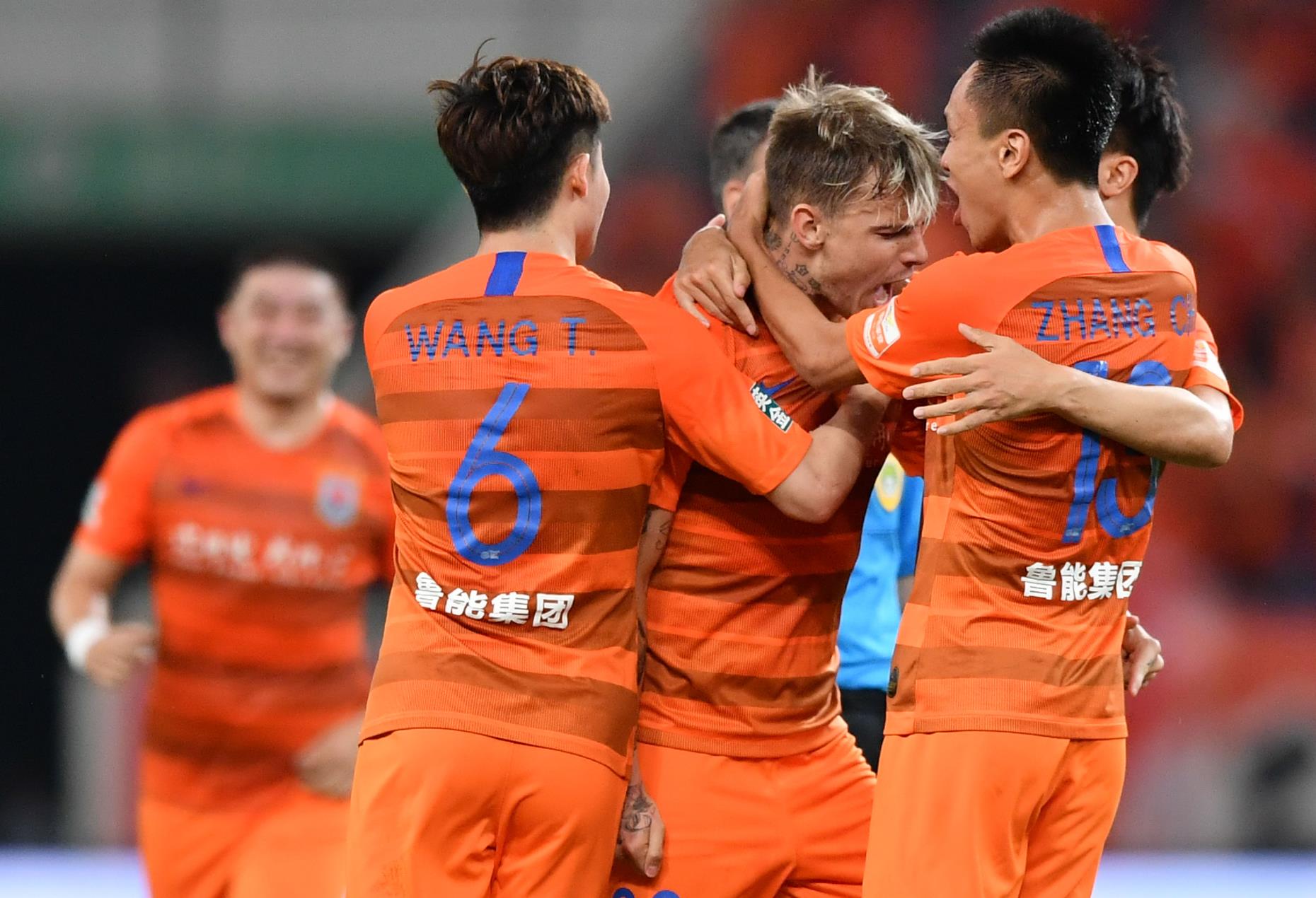 关于鲁能比战平建业，稳固联赛领跑位置的信息