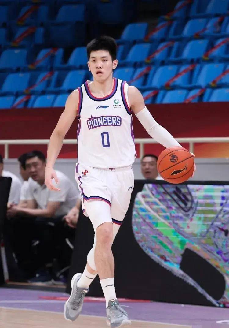 大卫-詹姆斯受邀出任CBA明星赛明星队队长，备战激烈进行的简单介绍