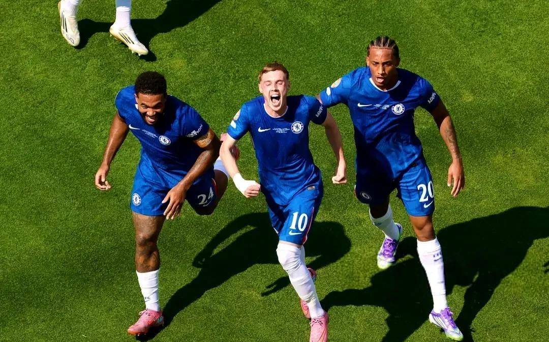 乐鱼体育app下载地址-包含切尔西豪取完胜，冠军争夺形势一片向好的词条